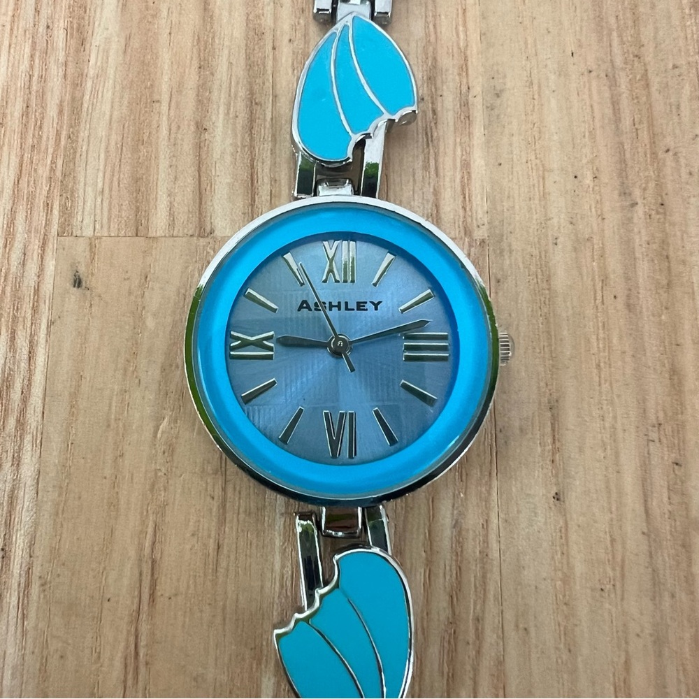 Ashley princess ladies silver tone blue dial fashion watch NEW BATTERY